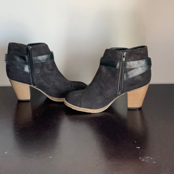 Seventeen Black Ankle Boots - Picture 3 of 7